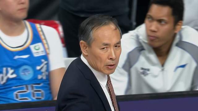 彩经网走势图-太硬了！让了5个人依旧赢了球，难怪人家喊出夺冠，强人独砍23分