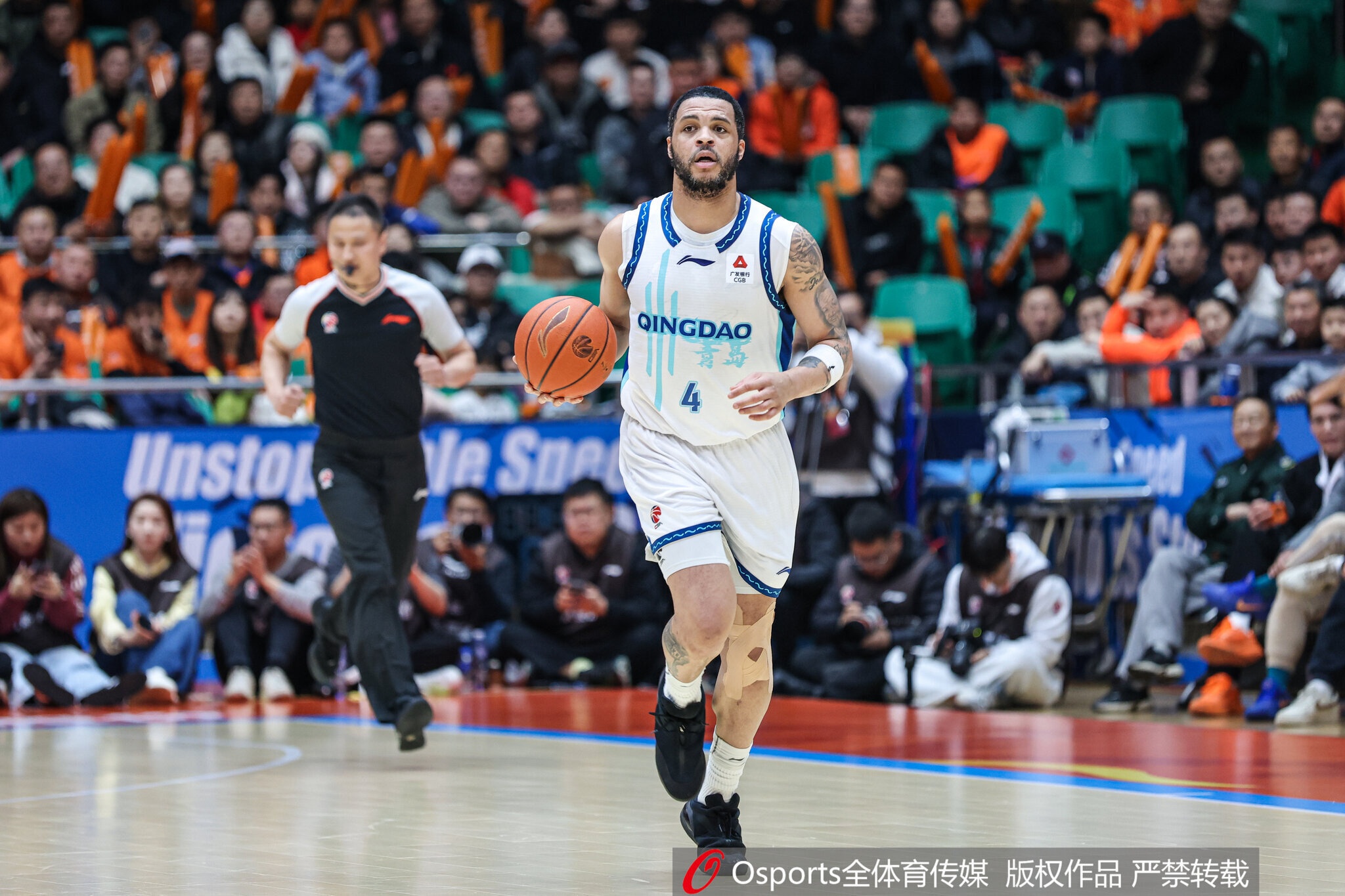 媒体人：支持刘维伟批评韦瑟斯庞 作为运动员 首先应该控制情绪